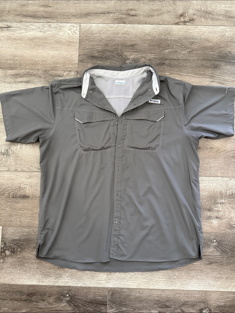 COLUMBIA PFG Gray Short-Sleeve Performance Button-Down Shirt